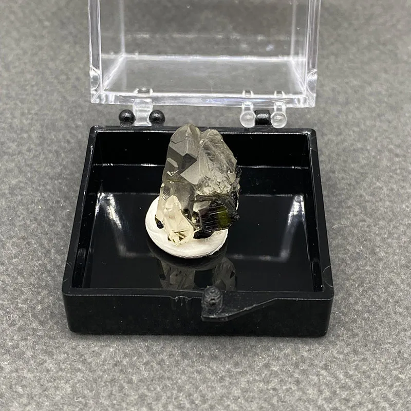 100%  Natural Green tourmaline Mineral Specimens Stones and Crystals Healing Crystal   +Box size:35*35*35 mm