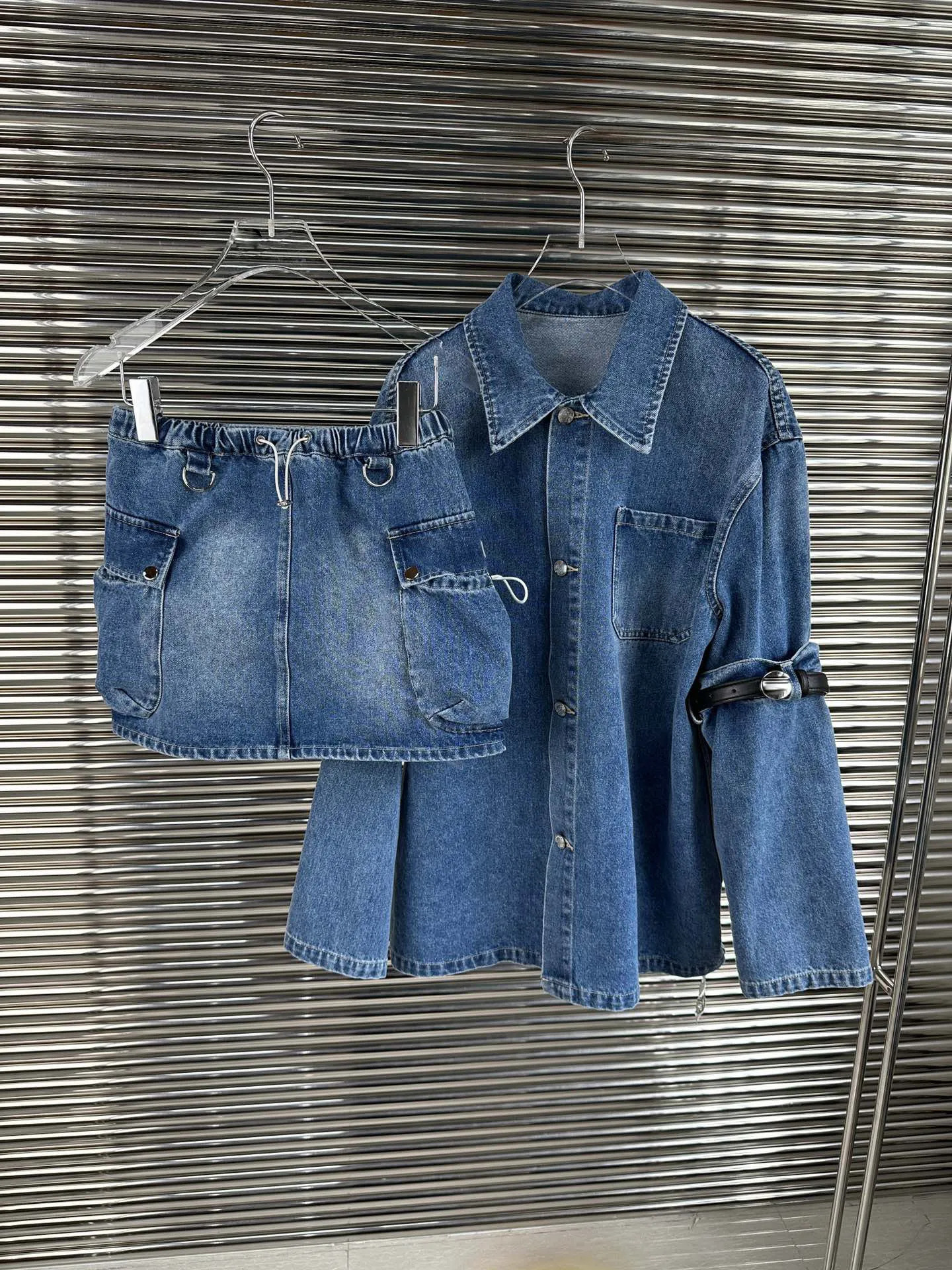 

Custom small belt patchwork sleeve denim shirt coat large pocket drawstring elastic waist denimskirt 023 autumn women's new hot