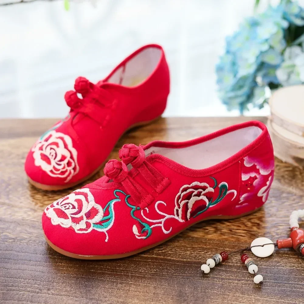 Women's shoes fashion vintage elegant ethnic style embroidery streetwear Chinese style casual shoes for women Hanfu comfortable women shoes