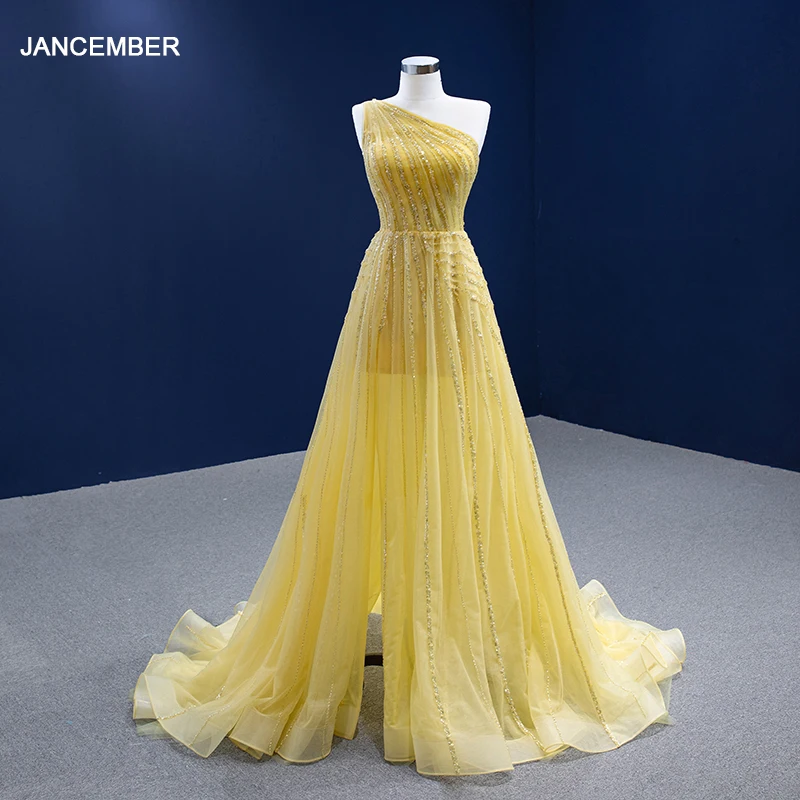 Расшитое блестками длинное вечернее