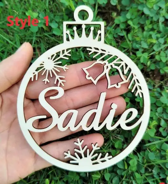 thumbnail image 1 of Diferentes nombres personalizados, decoraciones navideñas con forma de copo de nieve para el hogar, tarjeta de lugar con nombre grabada con láser, decoración navideña, 1 of 5