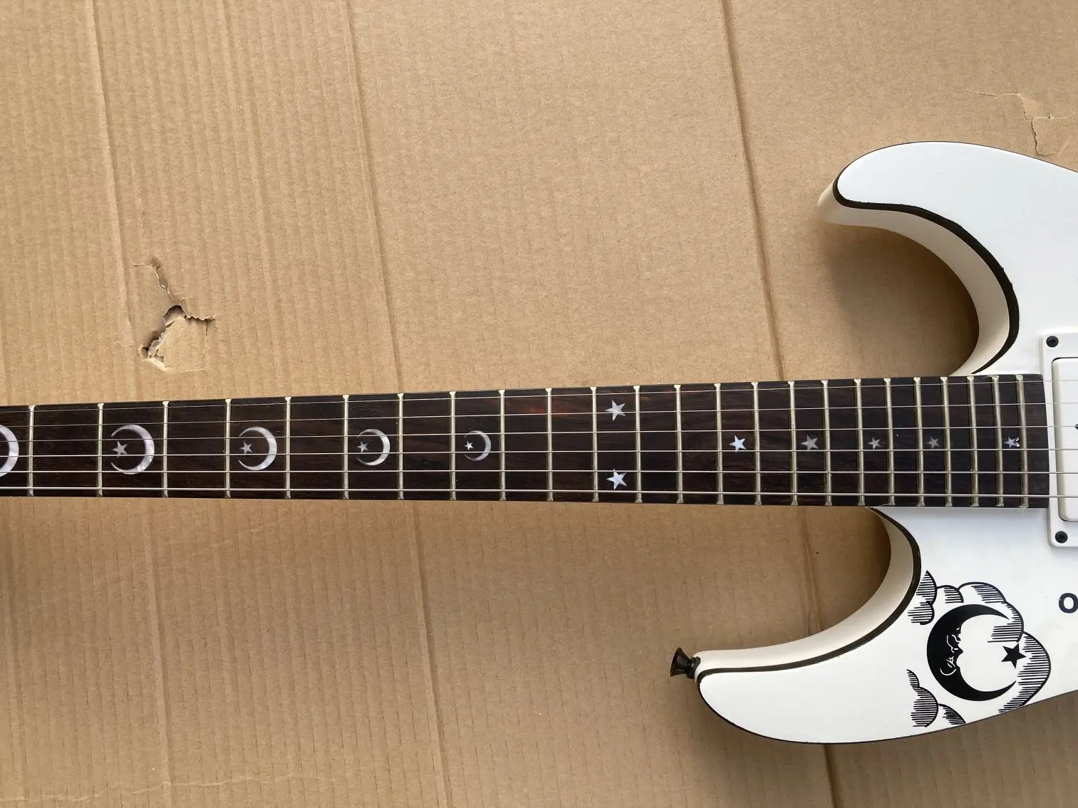 Высококачественная электрогитара с цоколем ESP Custom Shop, белая ...