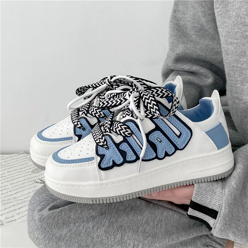 

2022 Women's Sneakers Luxury Vulcanize Shoes New Women's Versatile Niche Design Board Shoes Casual Footwear Light Flat Shoes