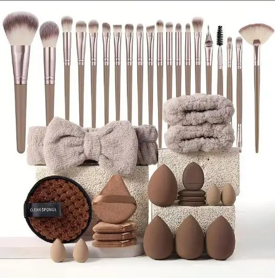 40 pezzi Set combinato di strumenti per il trucco di bellezza Set completo di soffio per il trucco per il lavaggio del viso Set di pennelli puliti Strumento per il lavaggio del soffio di polvere triangolare professionale