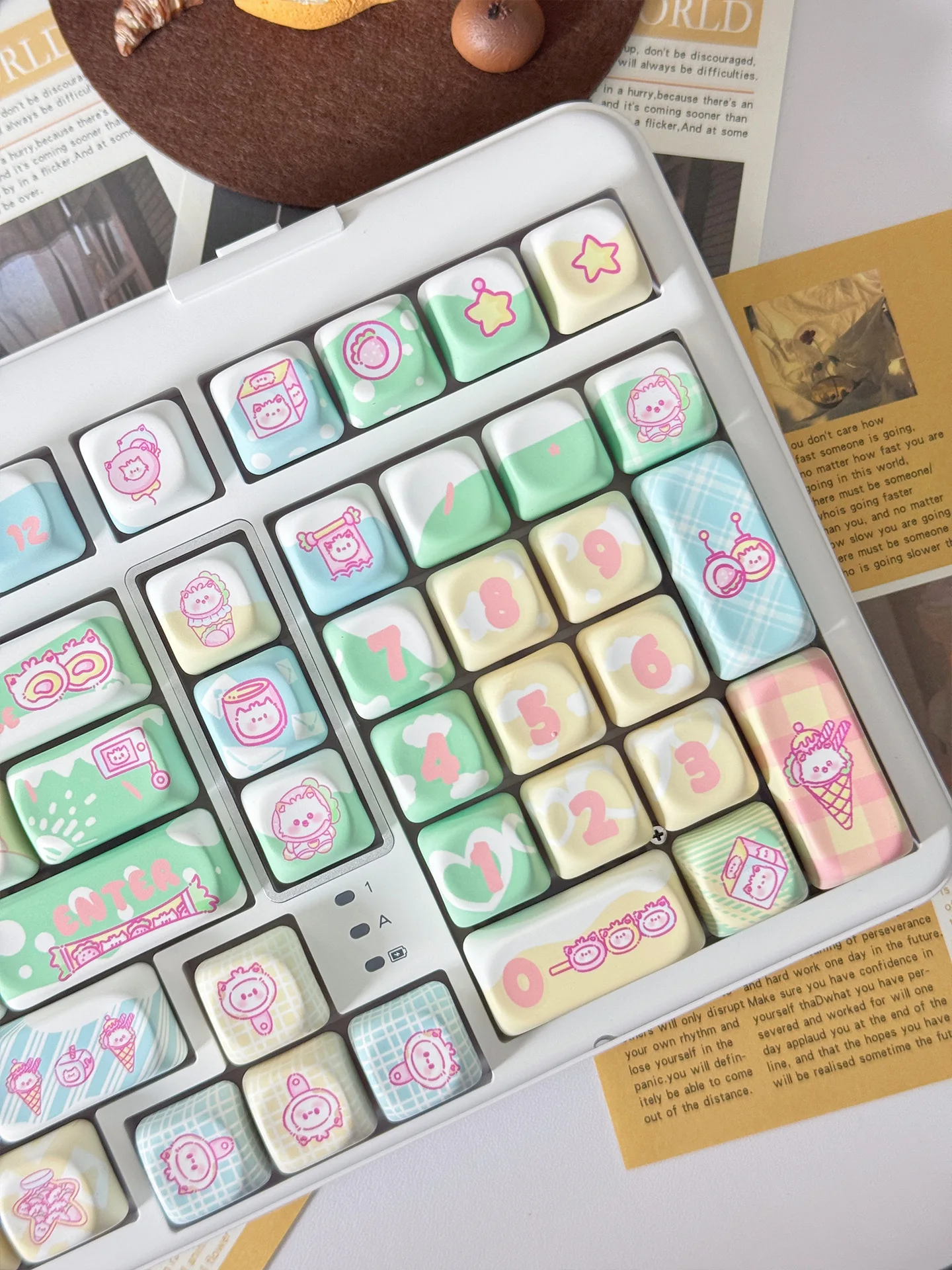 Kawaii Mao Profile Strawberry Cat Theme Keycaps (126 keys)