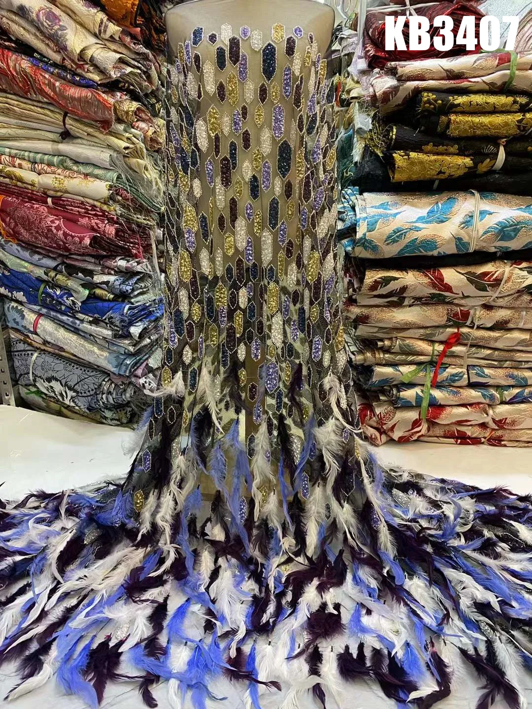 Рисунок 3 - Ткань с перьями, искусственное