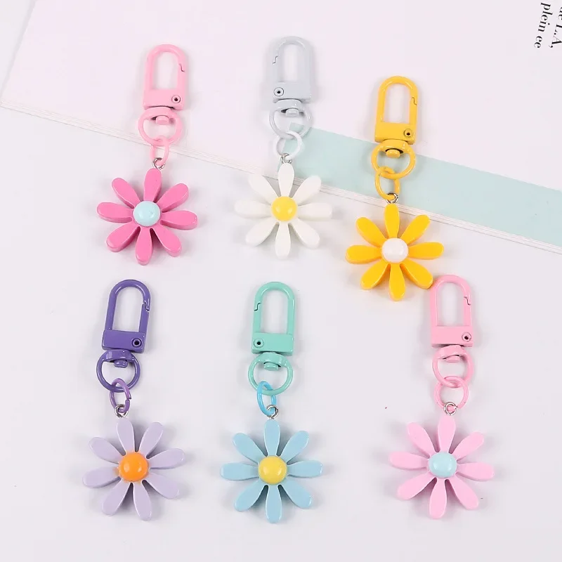 

Daisy Keychain Flower Key Chain Girl Cute Car Keyring Earphone Cover Pendant Purse Backpack Ornament Accessories