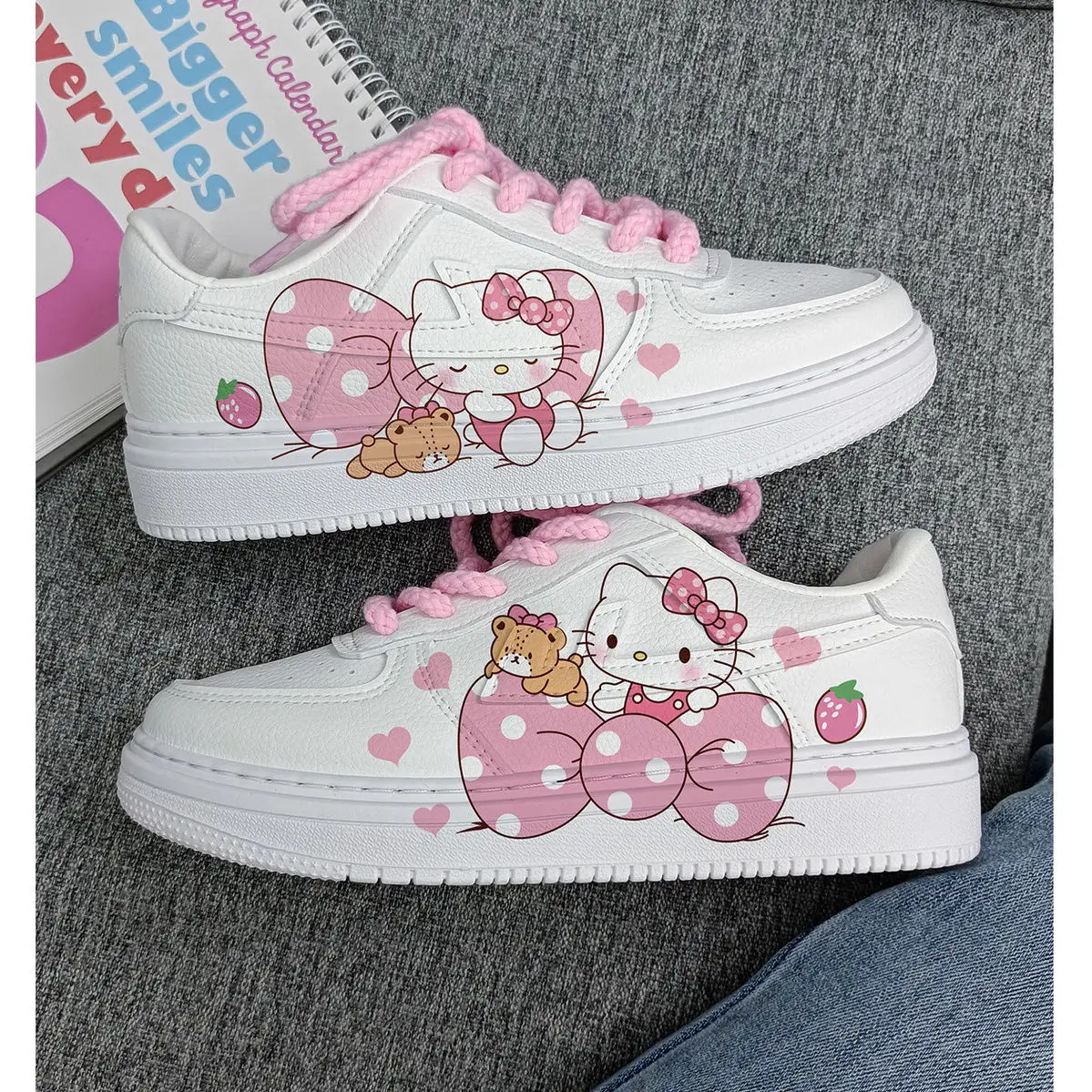 thumbnail image 1 of Nuevos zapatos casuales de Sanrio con figura de Hello Kitty, zapatillas de deporte de primavera y otoño con dibujos animados Kawaii, antideslizantes, cómodas, regalo para niñas y mujeres estudiantes, 1 of 5
