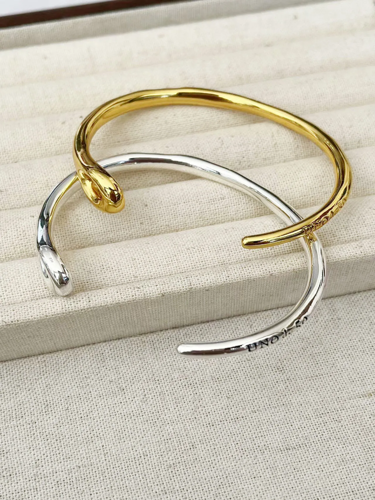 2023 trendy UNOde50 fashion electroplating 925 high-quality simple bracelet women's holiday gift