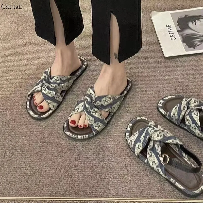 

Women's 2024 New Flat Bottom Anti slip Large Sandals and Slippers for Travel and Vacation Fashion Paired with Beach Shoes