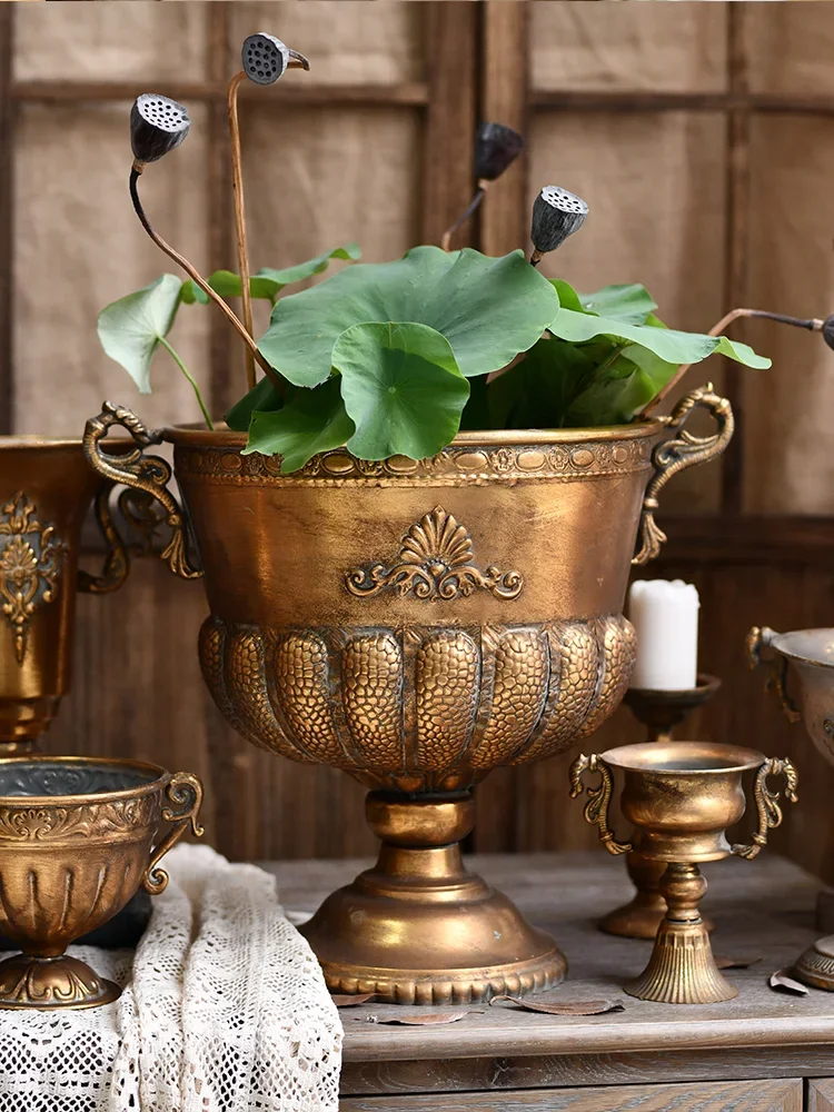 

Vintage High Foot Iron Vase Classical Living Room Dry Flower Arrangement Accessories Creative Home Metal Flower Pot Decoration