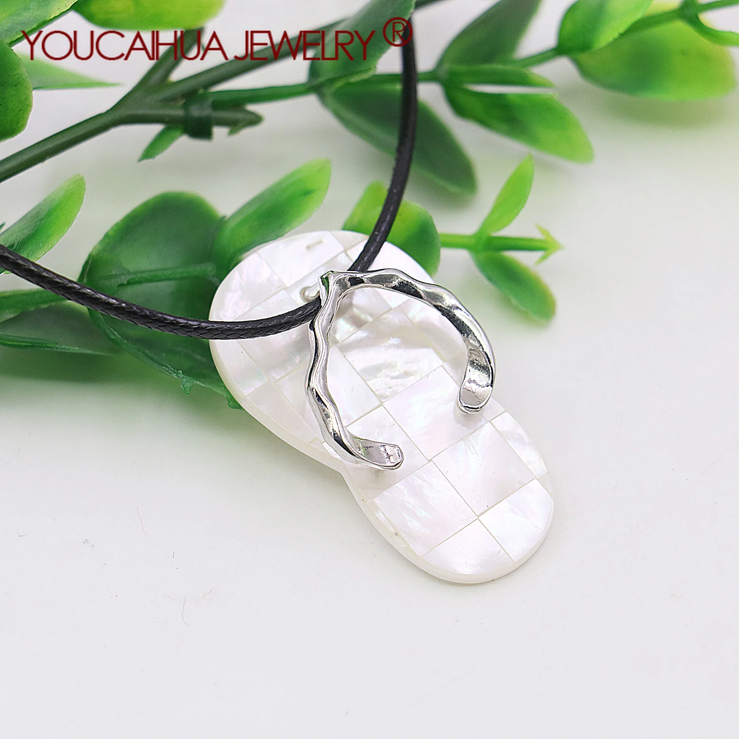 

25x42mm Natural White Shell Necklace Pendant,Beach Slipper Shape Pendant,Patchwork Pattern Alloy,Special Neutral Jewelry Gifts