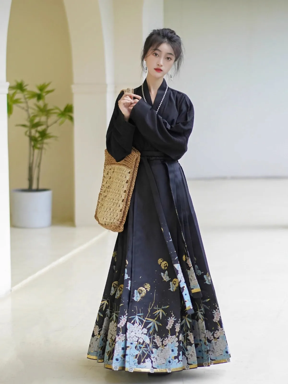

Long Ming Style Mamianqun,Women Qianlijiangshan Daily Improved New Chinese Work Wear Hanbok Female
