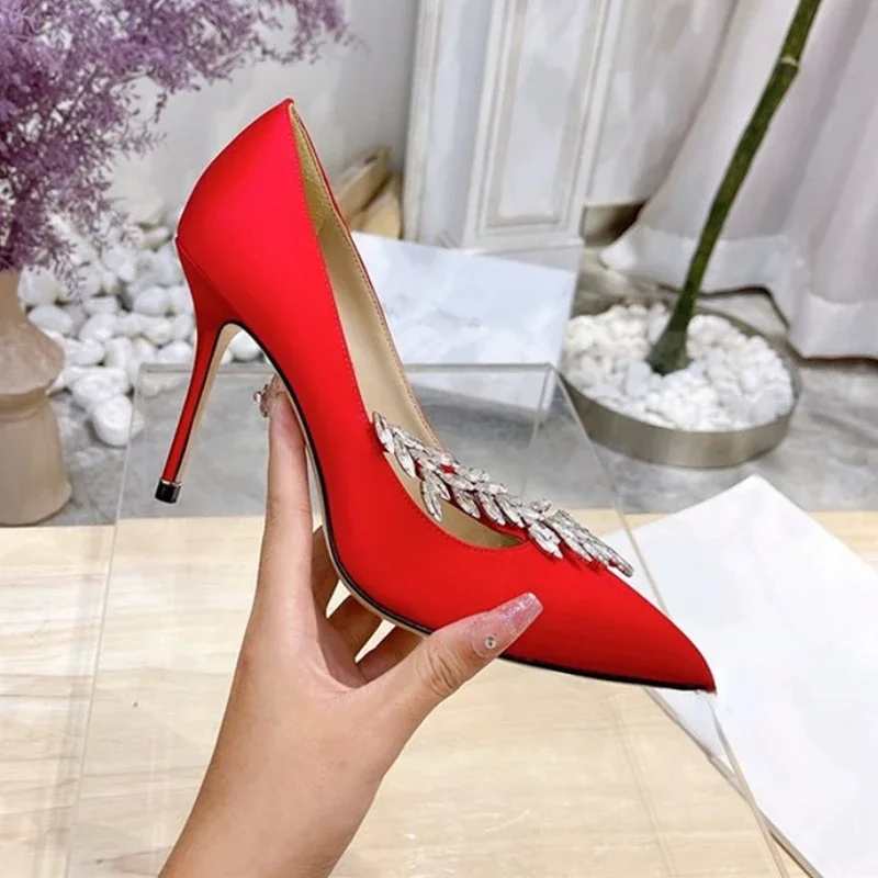 

Women's single shoes Spring and Autumn 2024 new crystal rhinestone chain thin heel fashion pointy banquet high heel muller shoes