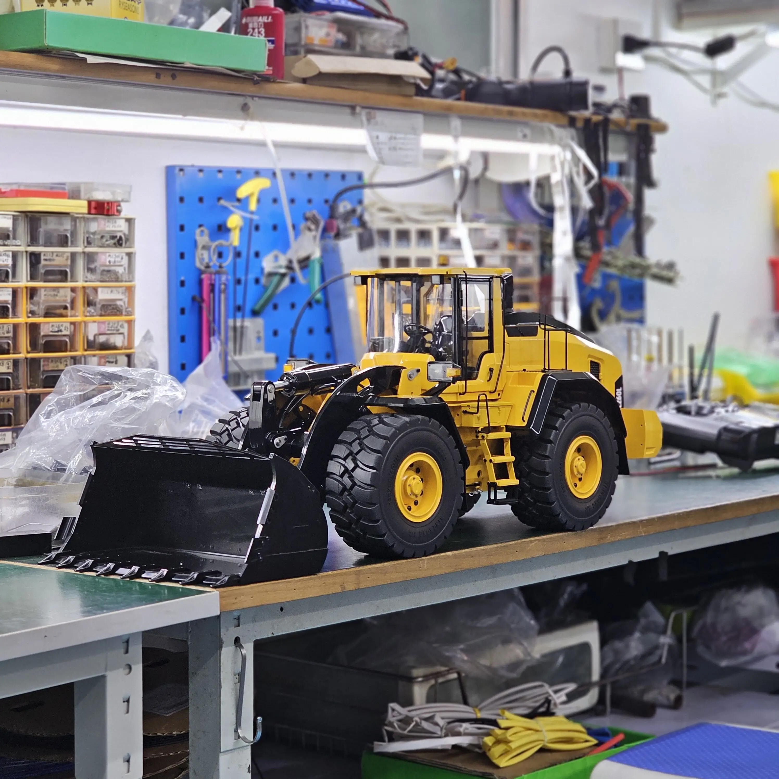 1/14 Scale MTM RC Loader Hydraulic Wheeled Truck E260L Metal Remote Control Construction Vehicles ST8 Light Sound RC Toys Model 3