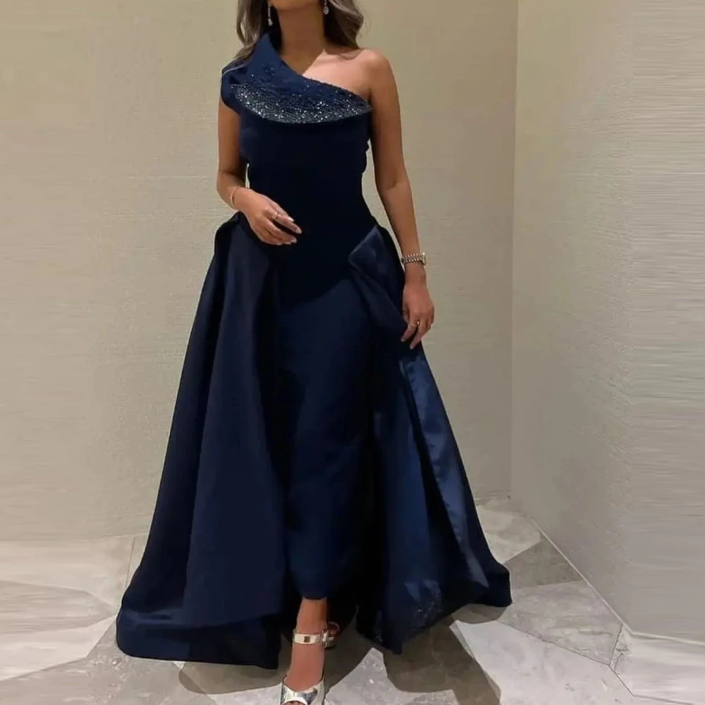 

Qcenkern One-Shoulder Evening Formal Saudi Arabia Navy Blue Sequins Satin Elegant Party Dresses Gowns Women Robes de Soirée 2023