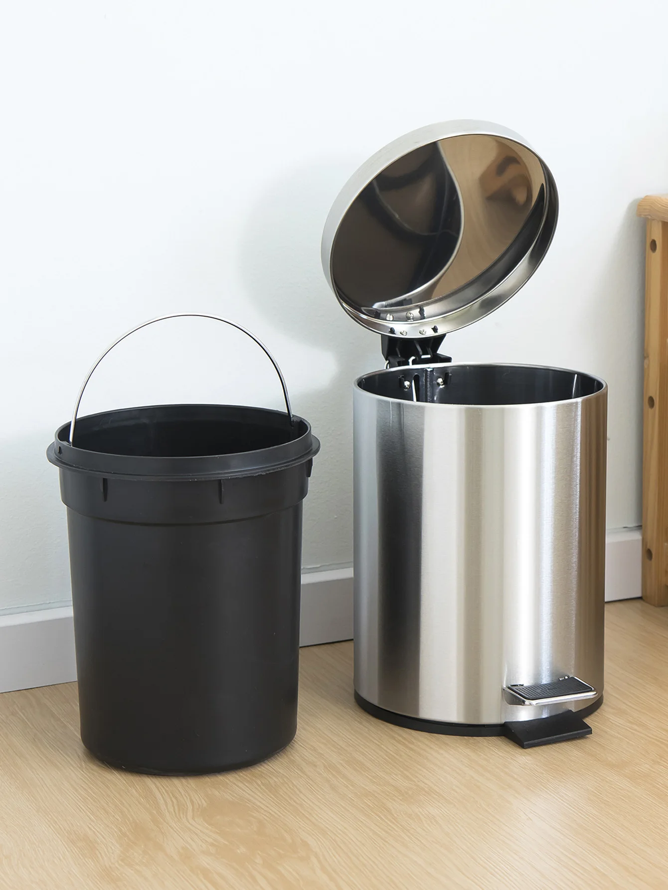 Description Picture 2 of itemRoom Decor 3L 8L Household bathroom round stainless steel foot trashcan gift trashcan pedal