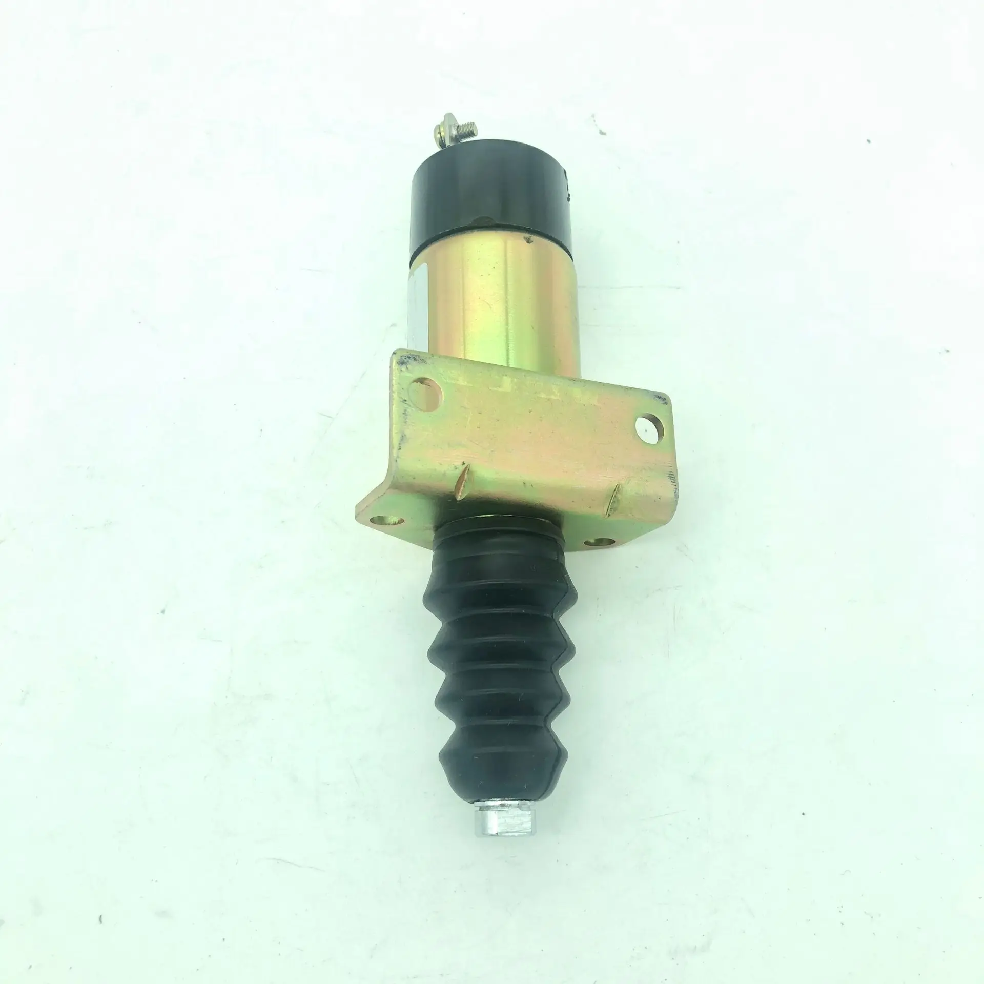 

1502-24C2U1B2 1502-12C2U1B2 24V Fuel shutoff Shutdown solenoid for Kubota tractor D950 D850 D750 Diesel engine Stop solenoid