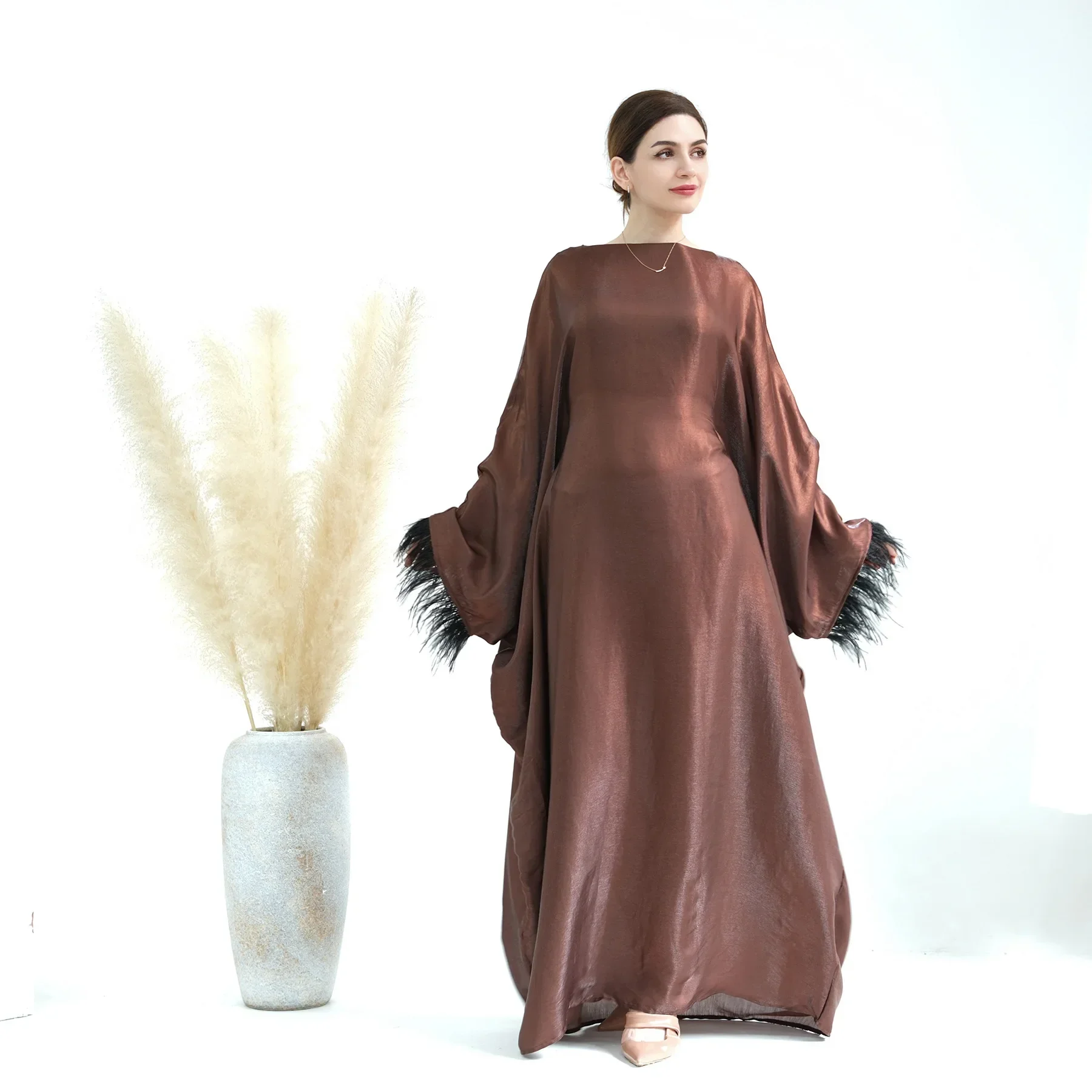 Shiny Batwing Abaya Dubai Luxury Muslim Dresses for Women Evening Party Dress Feathers Sleeves Islamic Clothing Kaftan Ramadan