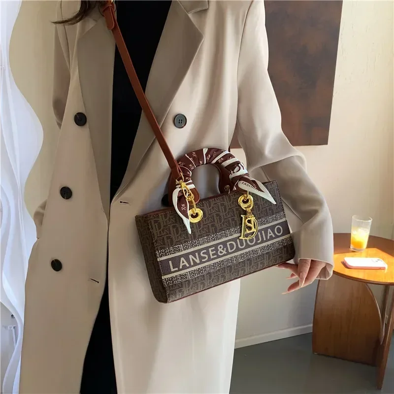 Рисунок 4 - Женская сумка через плечо