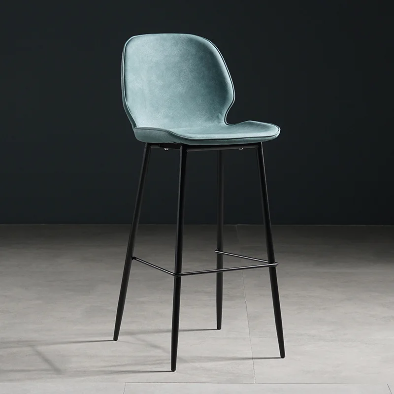 Рисунок 6 - Кожаный барный стул для завтрака