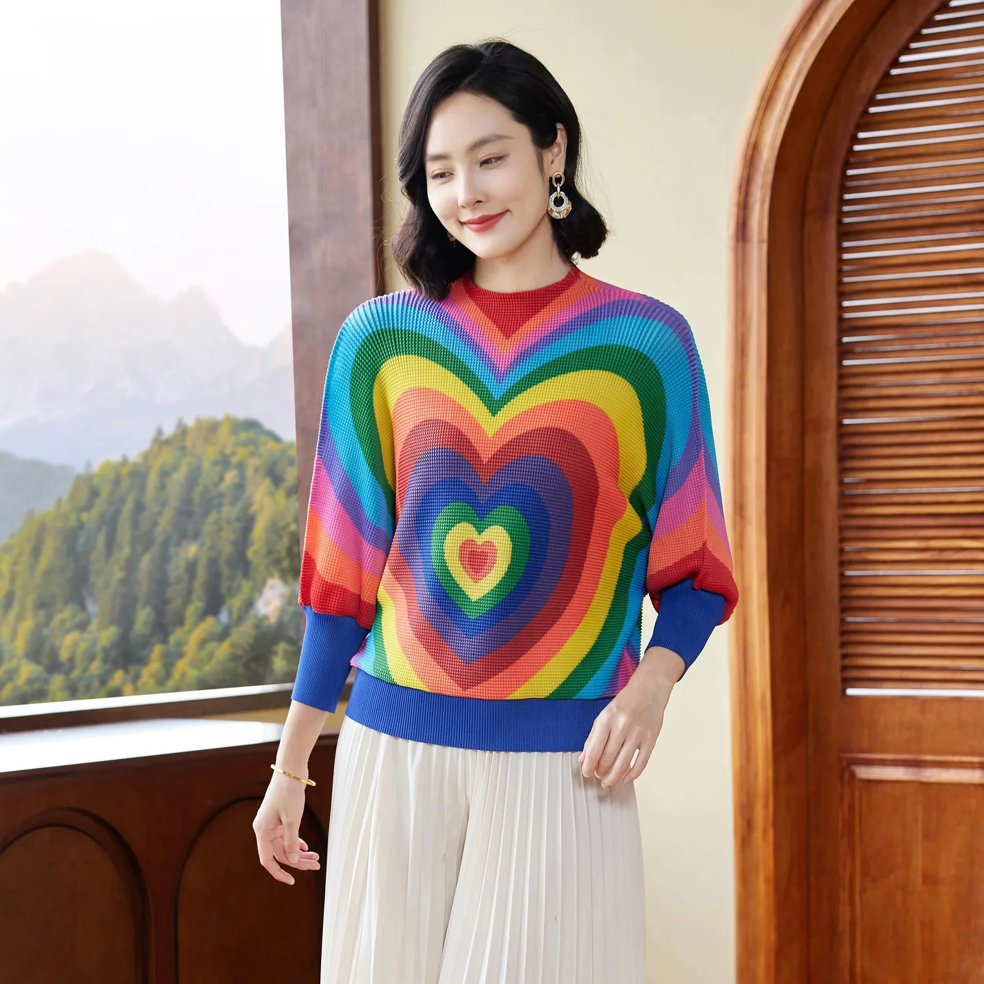 

Miyake Pleated Top Women's 2024 Spring New High-end Fashion Printed Round Neck Three-quarter Sleeve Pleated T-shirt Clothing