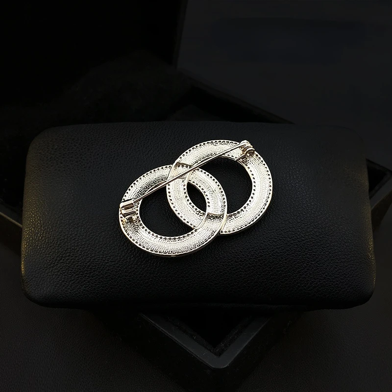Double Ring Buckle Ring Classic Style Brooch Exquisite Retro Simple Elegant Luxurious Pin Accessories Rhinestone Jewelry Gifts