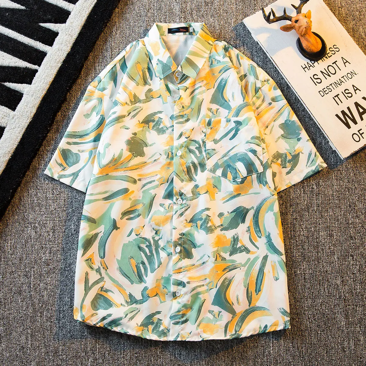 Men's Japanese retro oil painting short sleeved floral shirt men's summer trend vacation beach half sleeved floral shirt