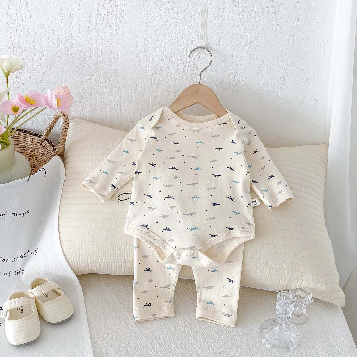 2025 autumn winter new in kids baby girls boys casual pure cotton clothing , toddler infant dinosaur print bodysuits pants