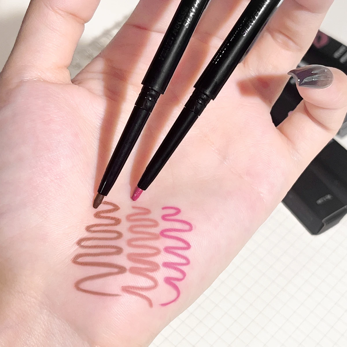 JUJU Dream Lip Liner defines your lips with a matte, smudge-proof finish. Available in 5 shades, it’s waterproof, long-lasting, 4