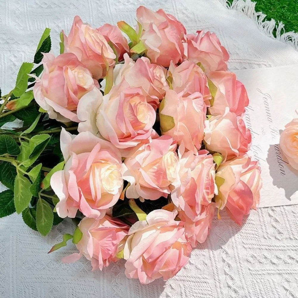 Künstliche Blumenstrauß Weiß Rot Rose Eukalyptusblätter Hochzeitsdekoration Pfingstrose Gefälschte Blume Für Party Home Ornament – Detail 4