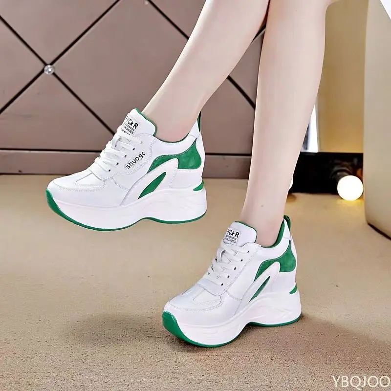 العصرية الارتفاع زيادة الأحذية الرياضية النسائية المألوف سميكة سوليد عادية تنوعا الارتفاع زيادة أحذية أبي للاستخدام اليومي