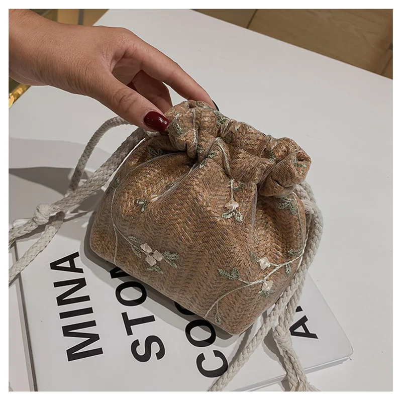 

Fashion Small Shoulder Bags Women Beach Straw Woven Flower Embroidery Bags Ladies Lace Messenger Crossbody Handbags for Travel