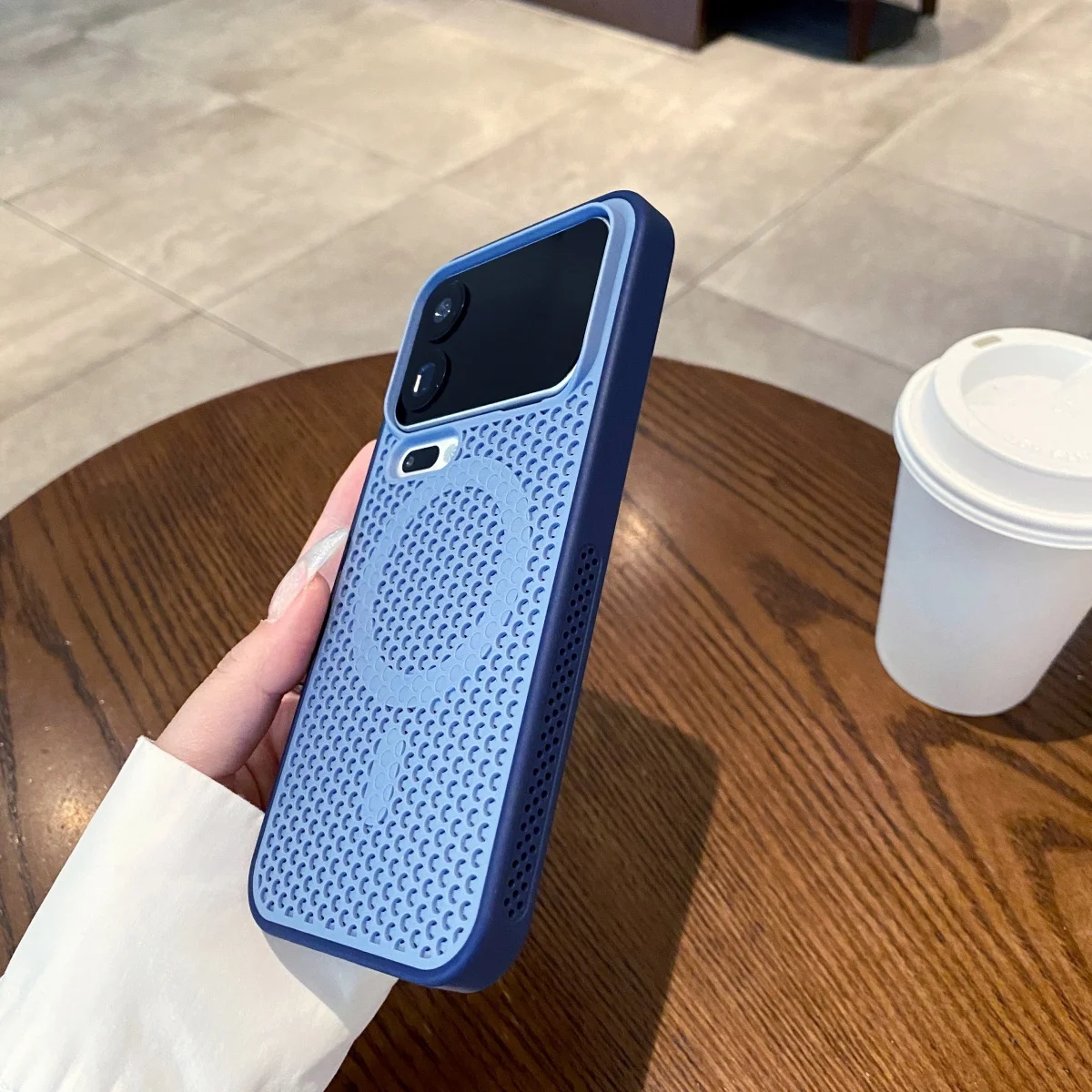 Dual-Tone Breathable Mesh Cooling Phone Case with Magnetic Compatibility