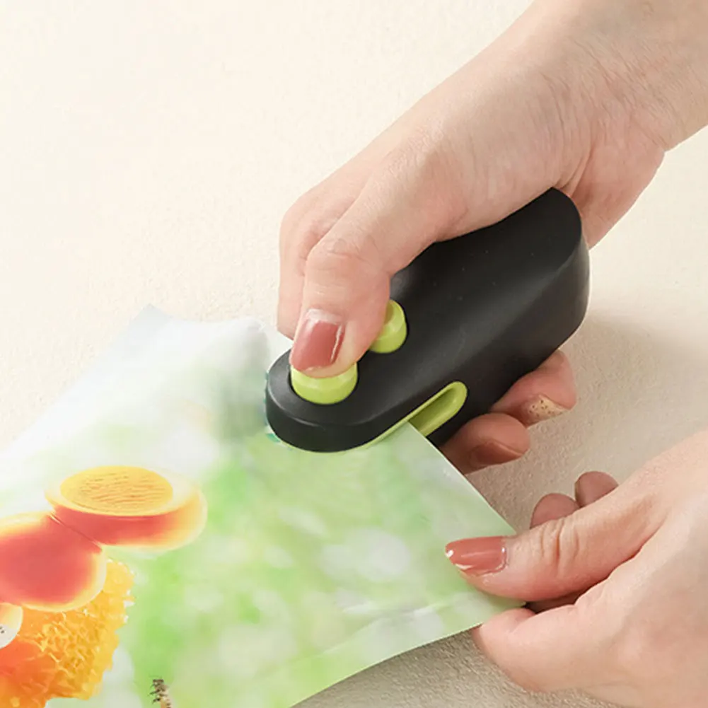 Vacuum Food Sealer USB Rechargeable Package Bags Sealer Portable Food Sealer for Chip Bags Plastic Bags 2