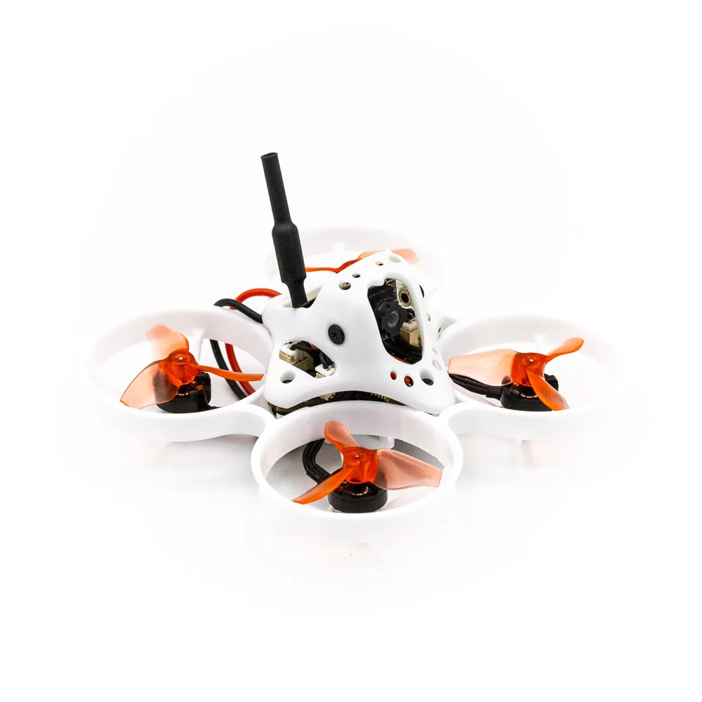 Emax Tinyhawk Nanoscout 65mm en vol, montrant sa taille réduite et son design FPV