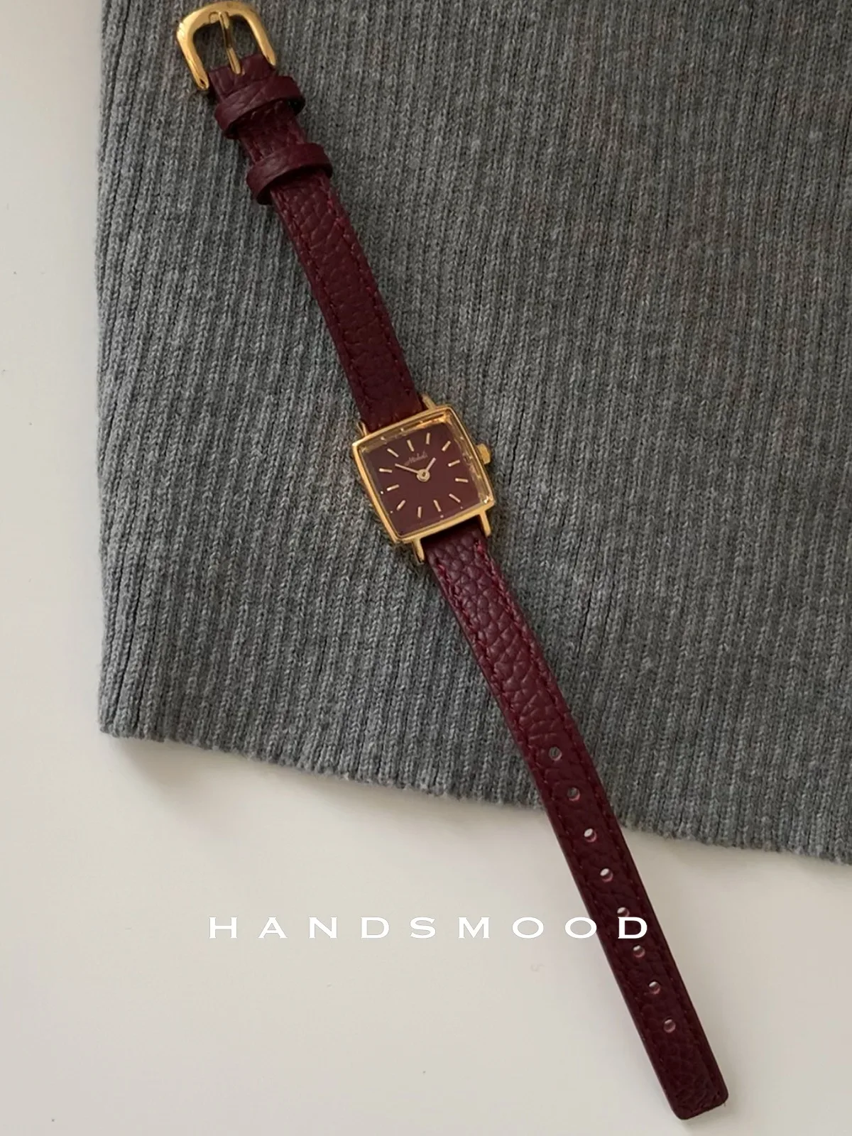 Genuine Leather 2025 New Women's Gift Red Retro Women's Watch Small Luxury Quartz Watch