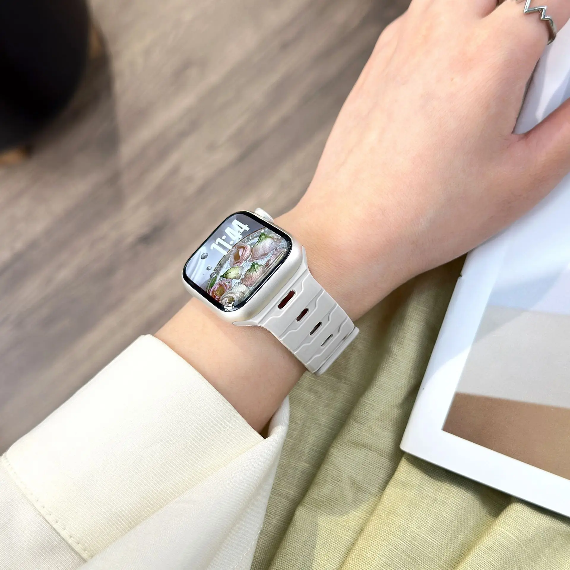 Premium Magnetic Silicone Smartwatch Band - Sleek and Durable Design