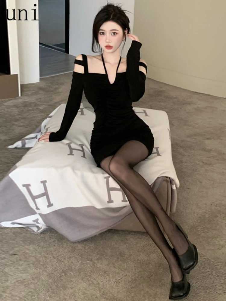 

2023 Fake Two-Piece Design Halter Off-Shoulder Little Black Dress with Suspenders Sexy Hot Girl Style Slim Slimming Dress Women