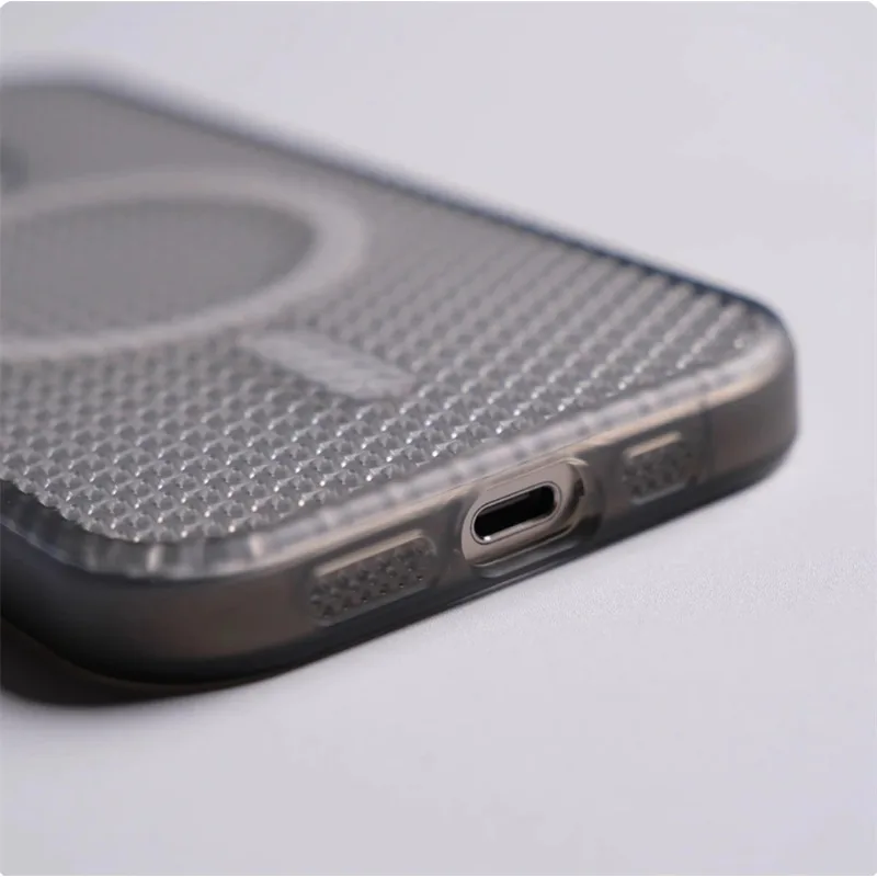 Magnetic Cooling and Heat Dissipation Phone Case with Wireless Charging and Shockproof Protection