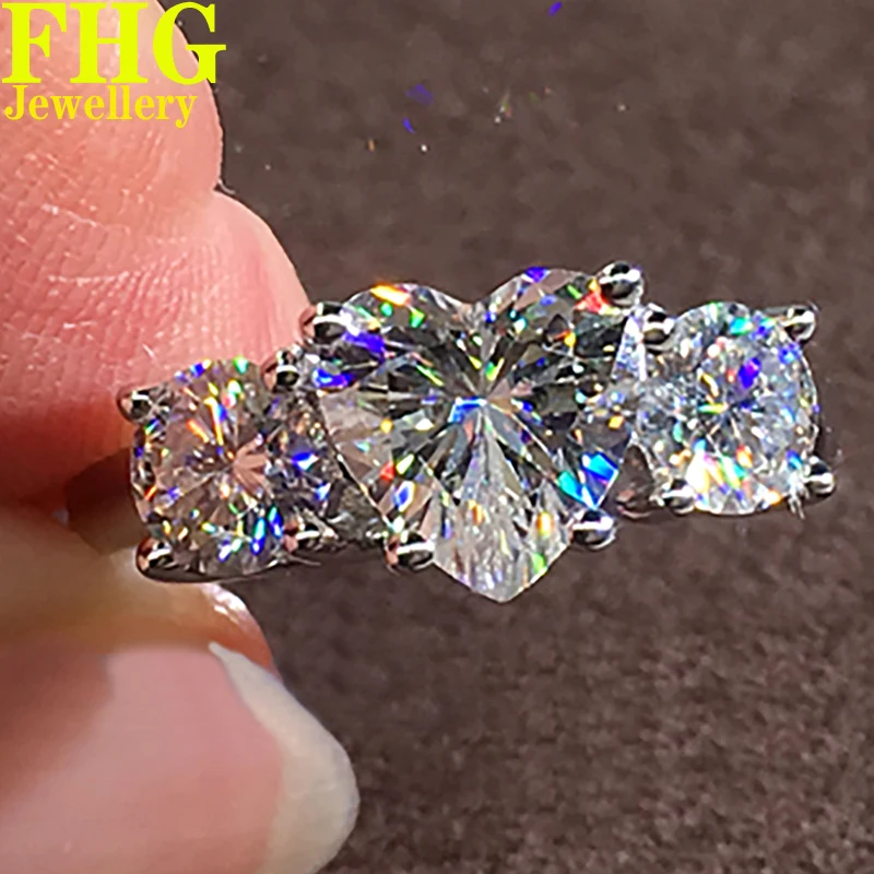 

18K Au750 White Gold Women Wedding Party Engagement Ring 0.5 Carat + 1 Heart + 0.5ct Round Moissanite Diamond Ring Trendy