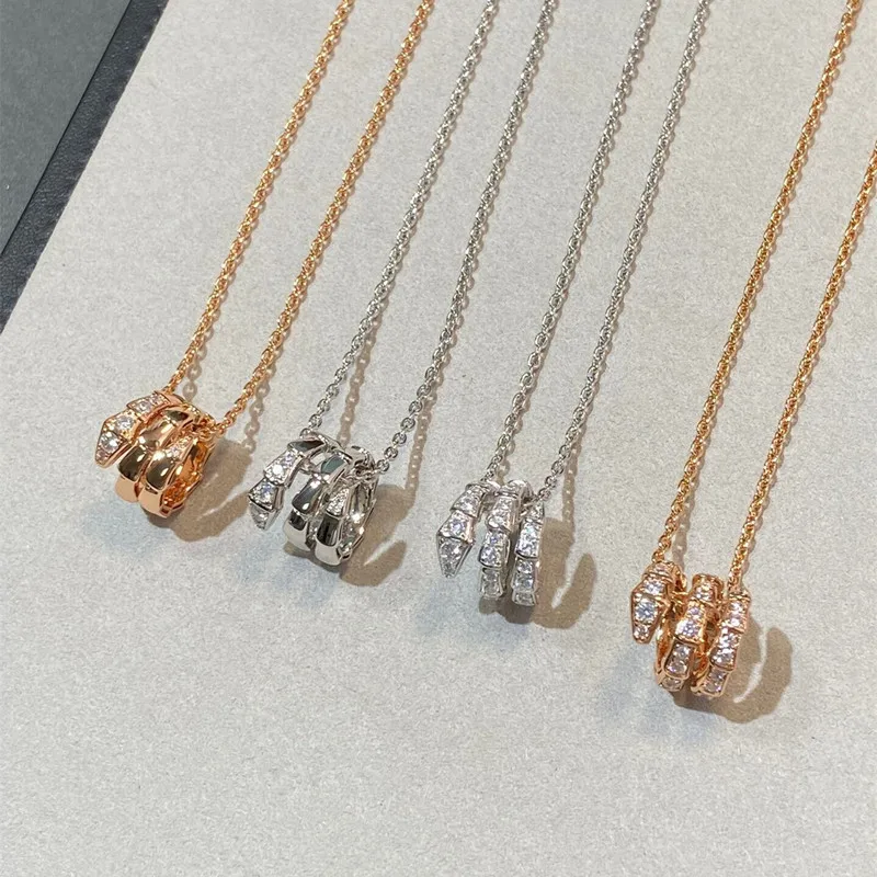 

Женское колье из серебра 925 пробы, с цирконом