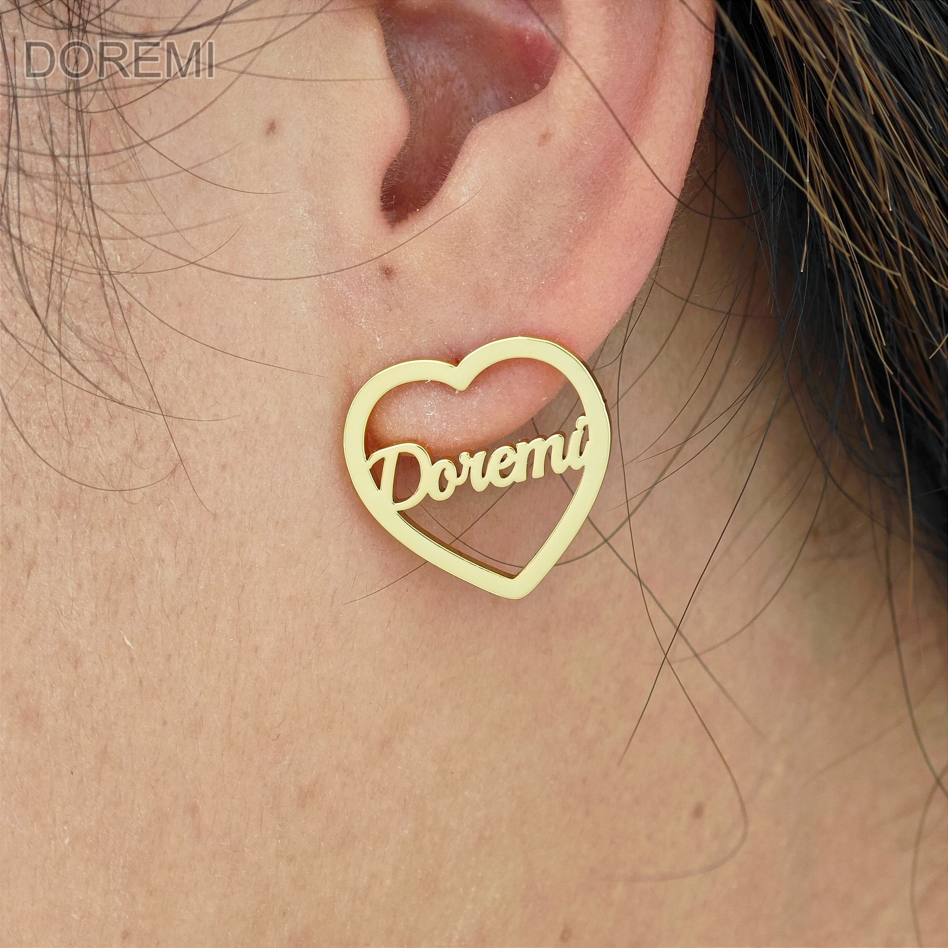 

DOREMI Customized Stainless Steel Made Small Heart Earrings For Ladies Kids Hoop Customized Name Plate Heart Hoop Earrings Stud