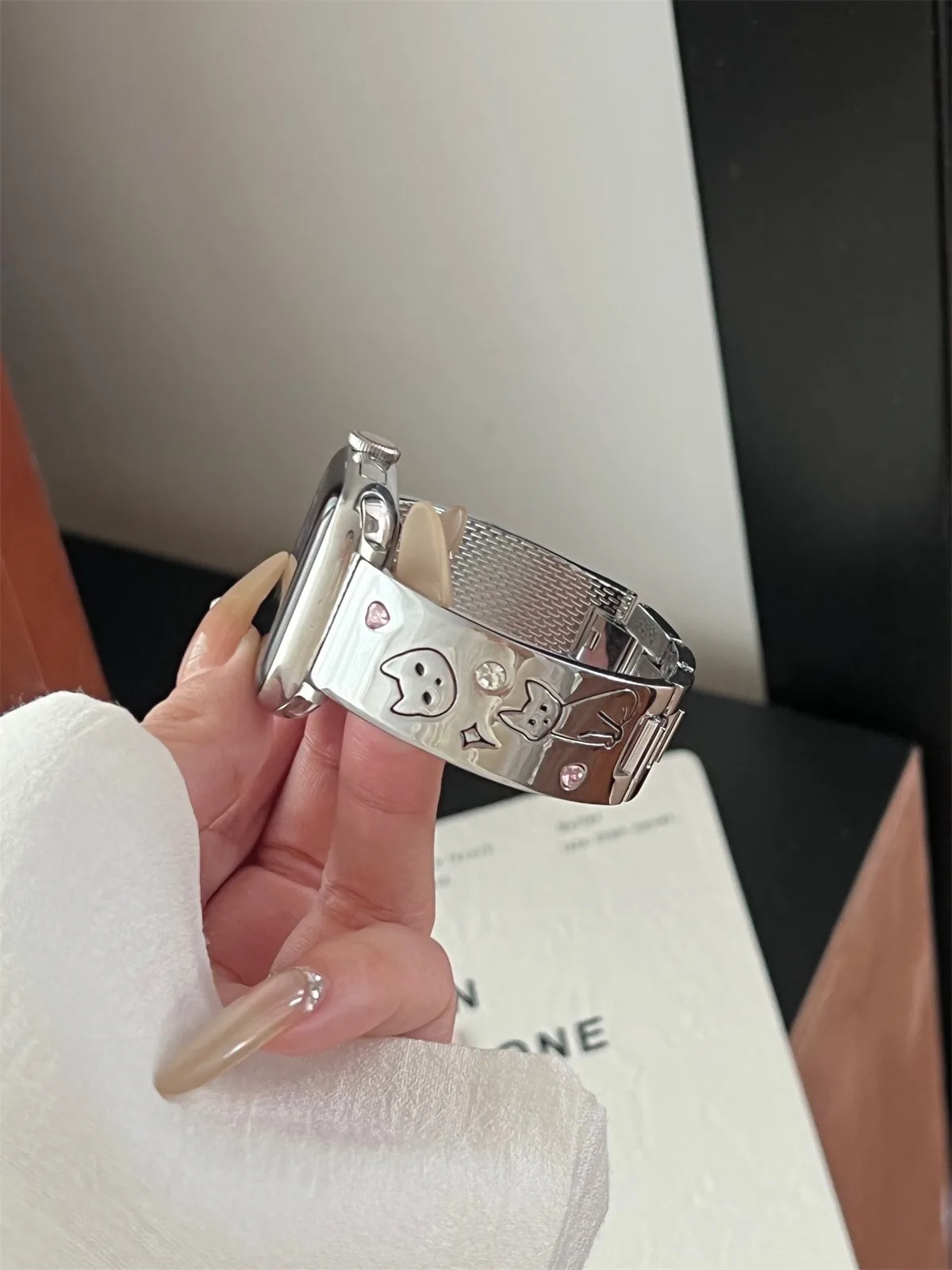Bracelet de montre pour iwatch 42/44/45/46/49 mm 38/40/41 mm Bracelet de montre tendance en métal pour montres série Ultra2 série 10/9/8/7/6/5/4/3/2/1_voghion.com