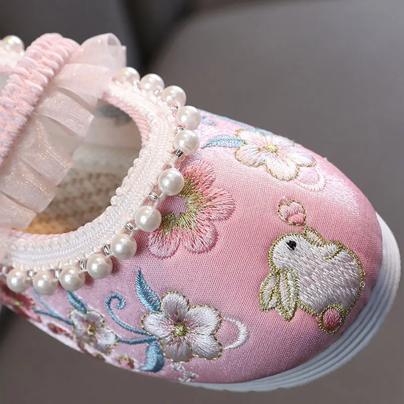 Рисунок 4 - Вышитая обувь Hanfu для девочек