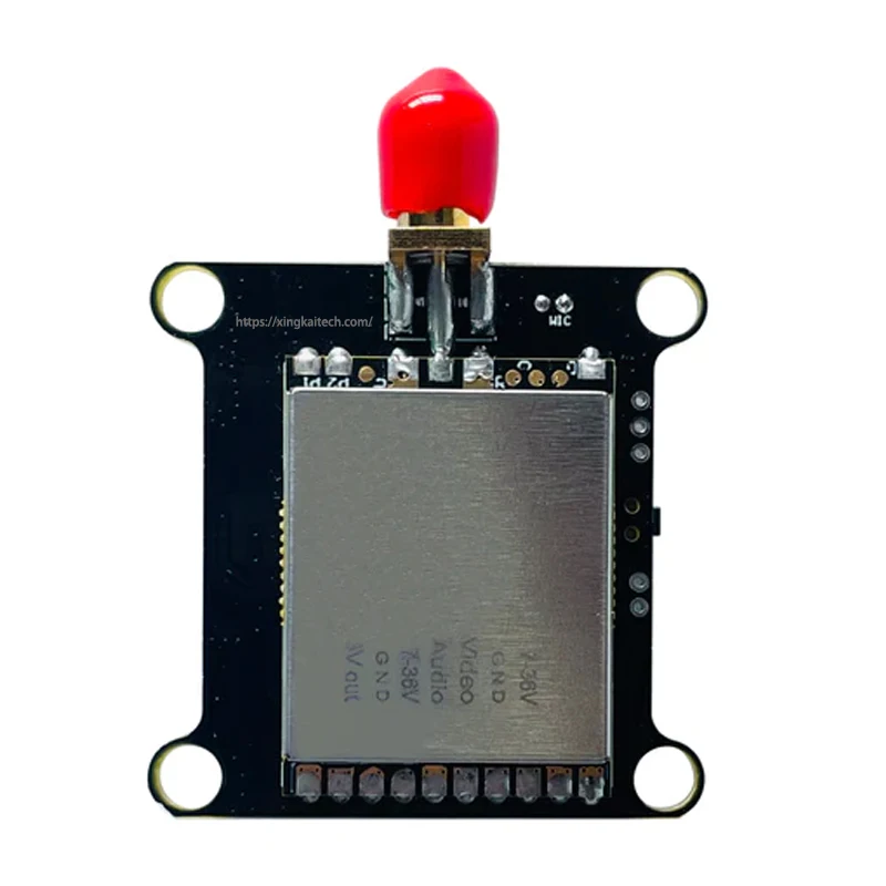 Côté du module émetteur vidéo FPV 800mW, dissipateur thermique nervuré et logo de la marque.