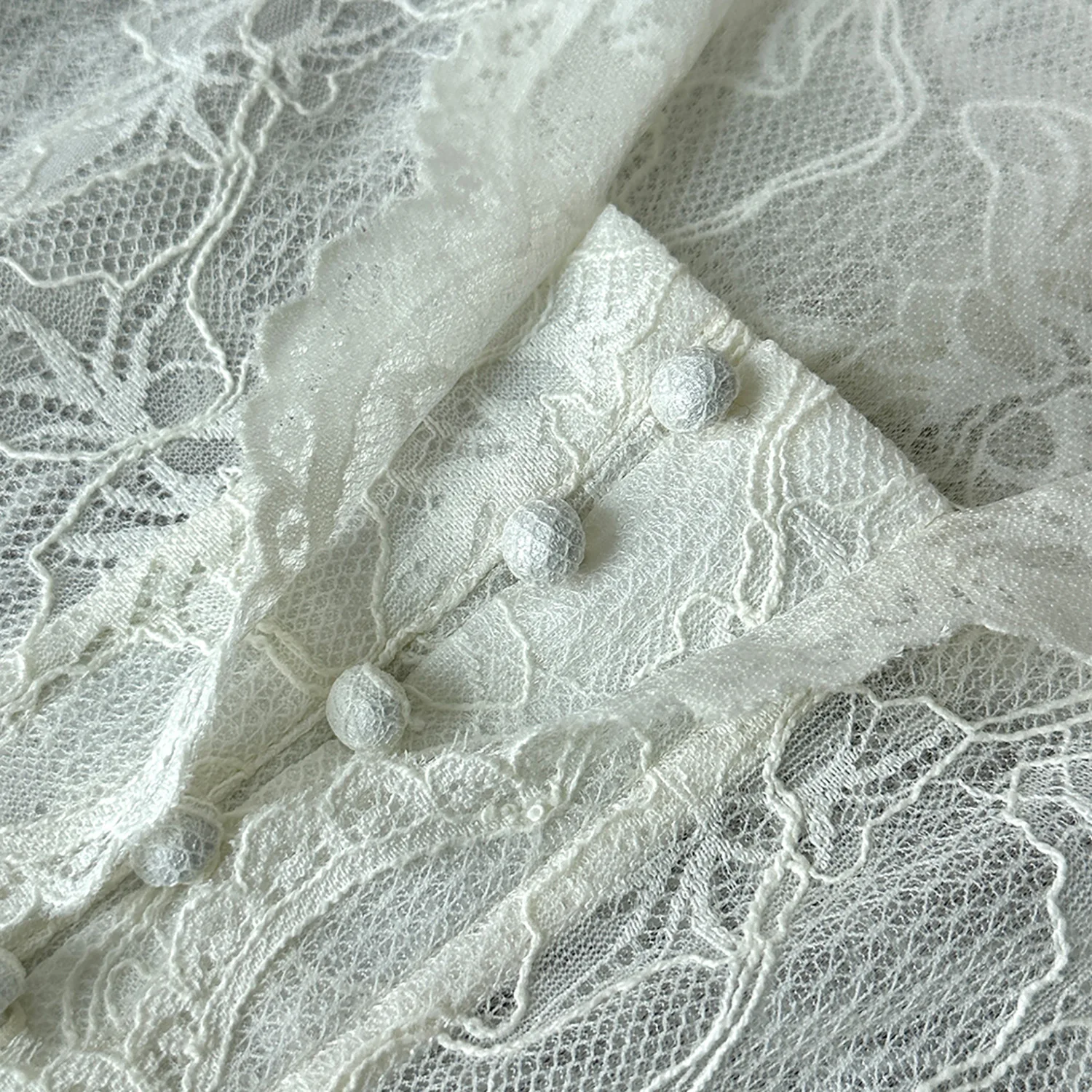 White Lace Blouse Women 2024 New Summer French Hollowed Jacquard Hooded Lightweight Sunscreen Women's Shirt Top