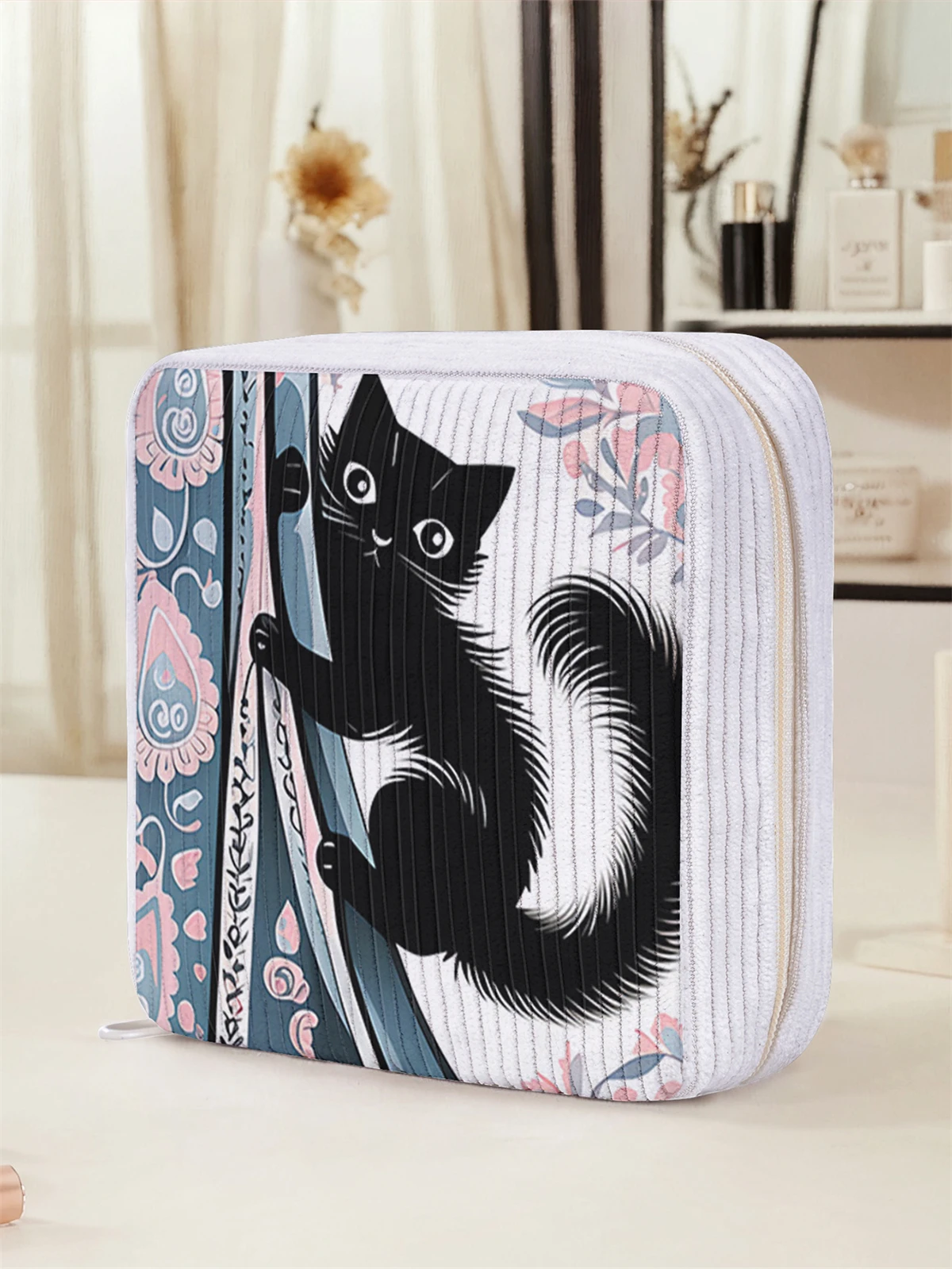 Cute cat pattern printed sanitary napkin storage bag, women's lightweight tissue bag, sanitary tissue bag