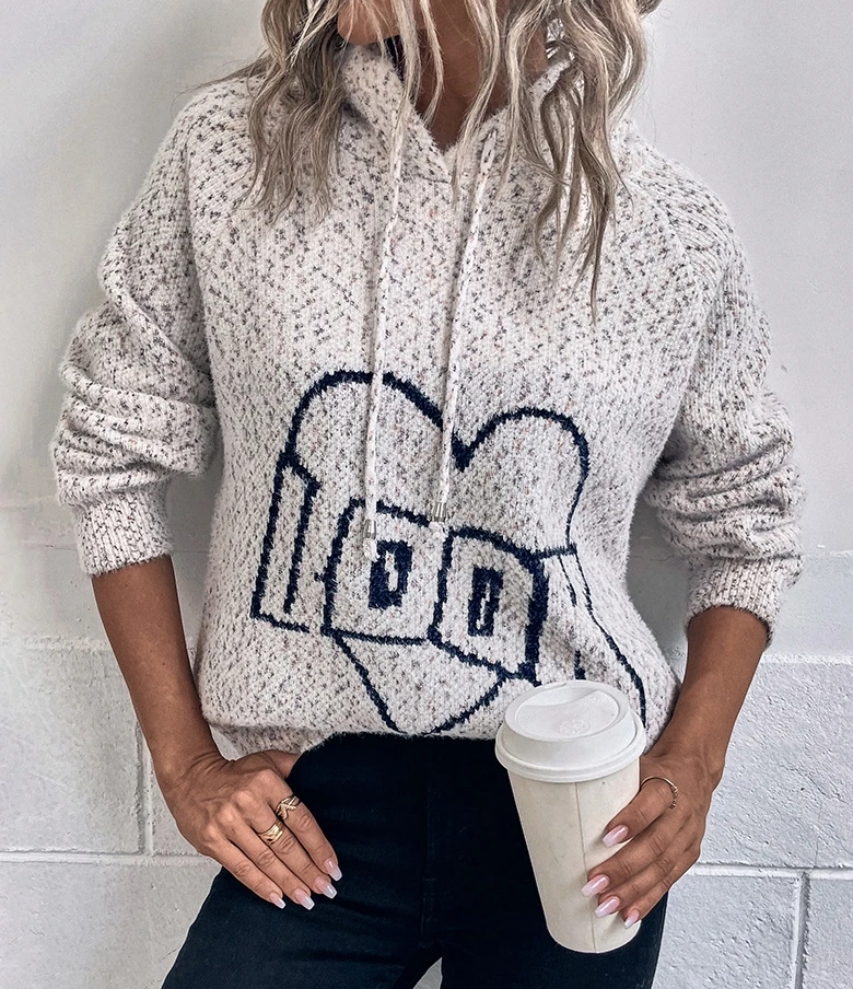 Рисунок 4 - Пуловер с капюшоном на завязках с надписью