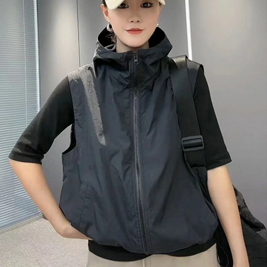 

2023 New Large, Small, and Thin Vest Retro Style Hooded Sports Vest Women's Casual Sleeveless Workwear Minimalist Top Sweetheart